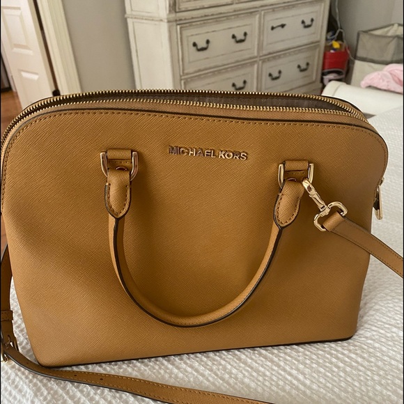Michael Kors Purse - Picture 1 of 12